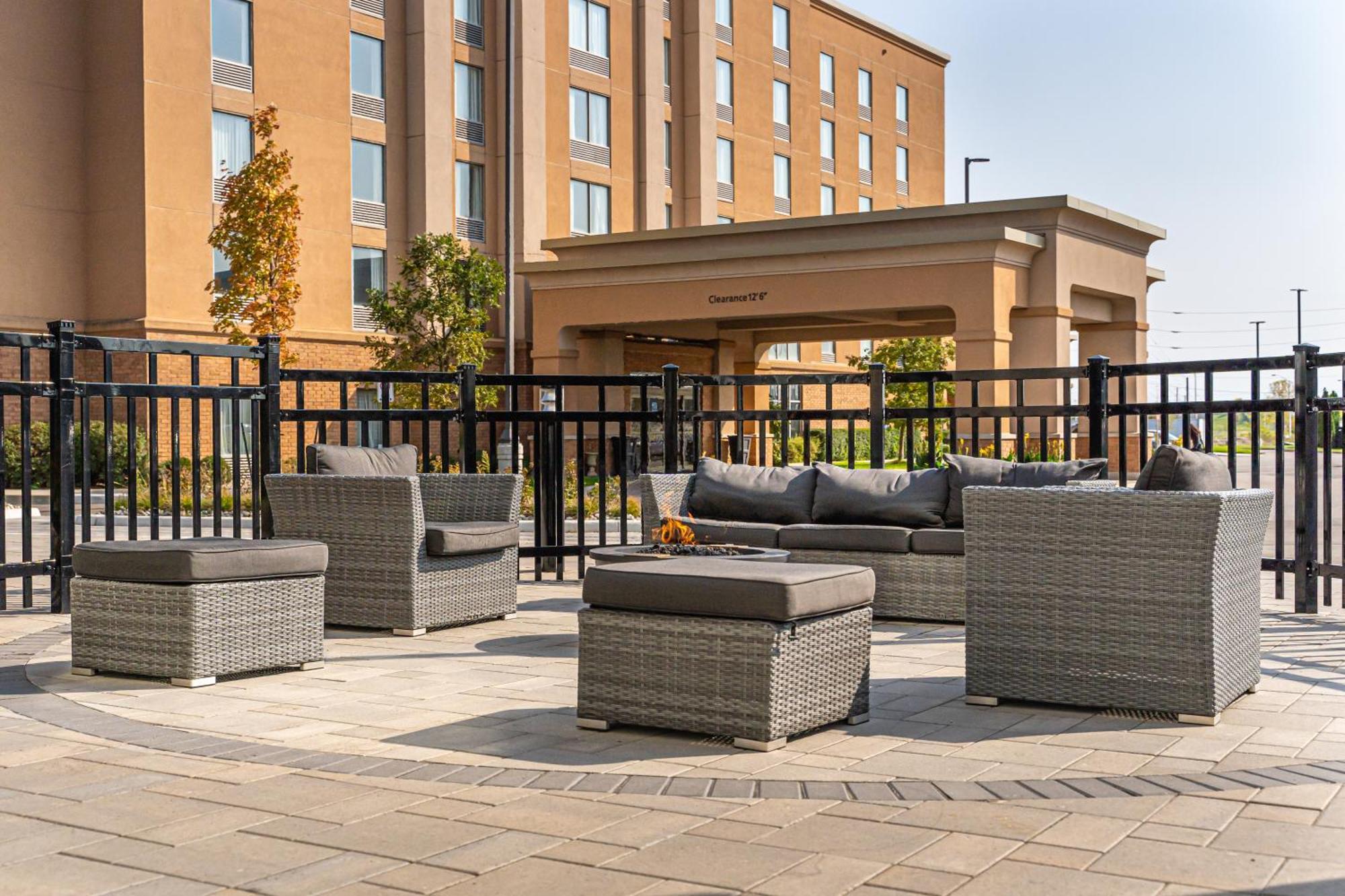 Hampton Inn & Suites By Hilton Brantford Bagian luar foto