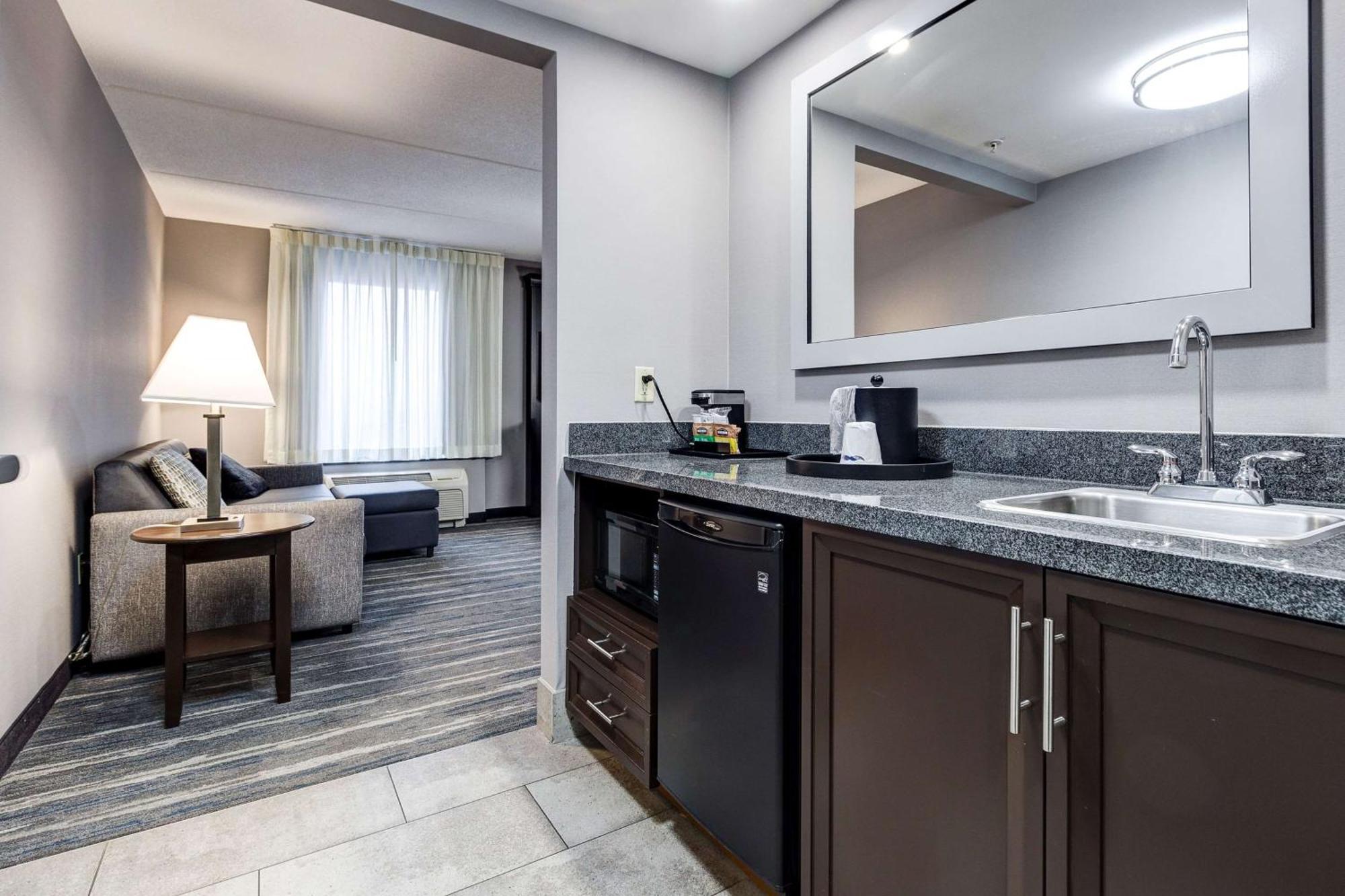 Hampton Inn & Suites By Hilton Brantford Bagian luar foto