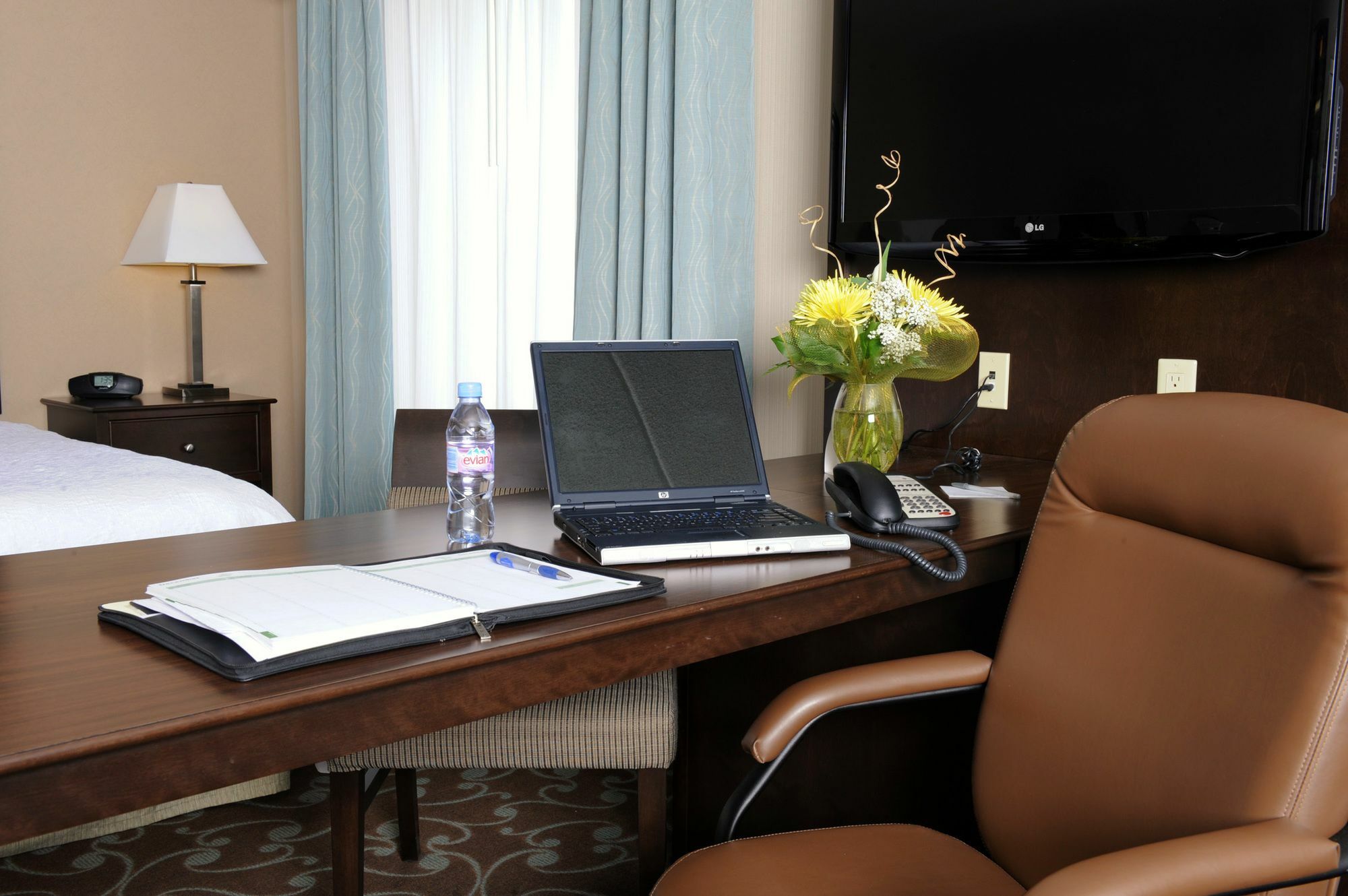 Hampton Inn & Suites By Hilton Brantford Bagian luar foto